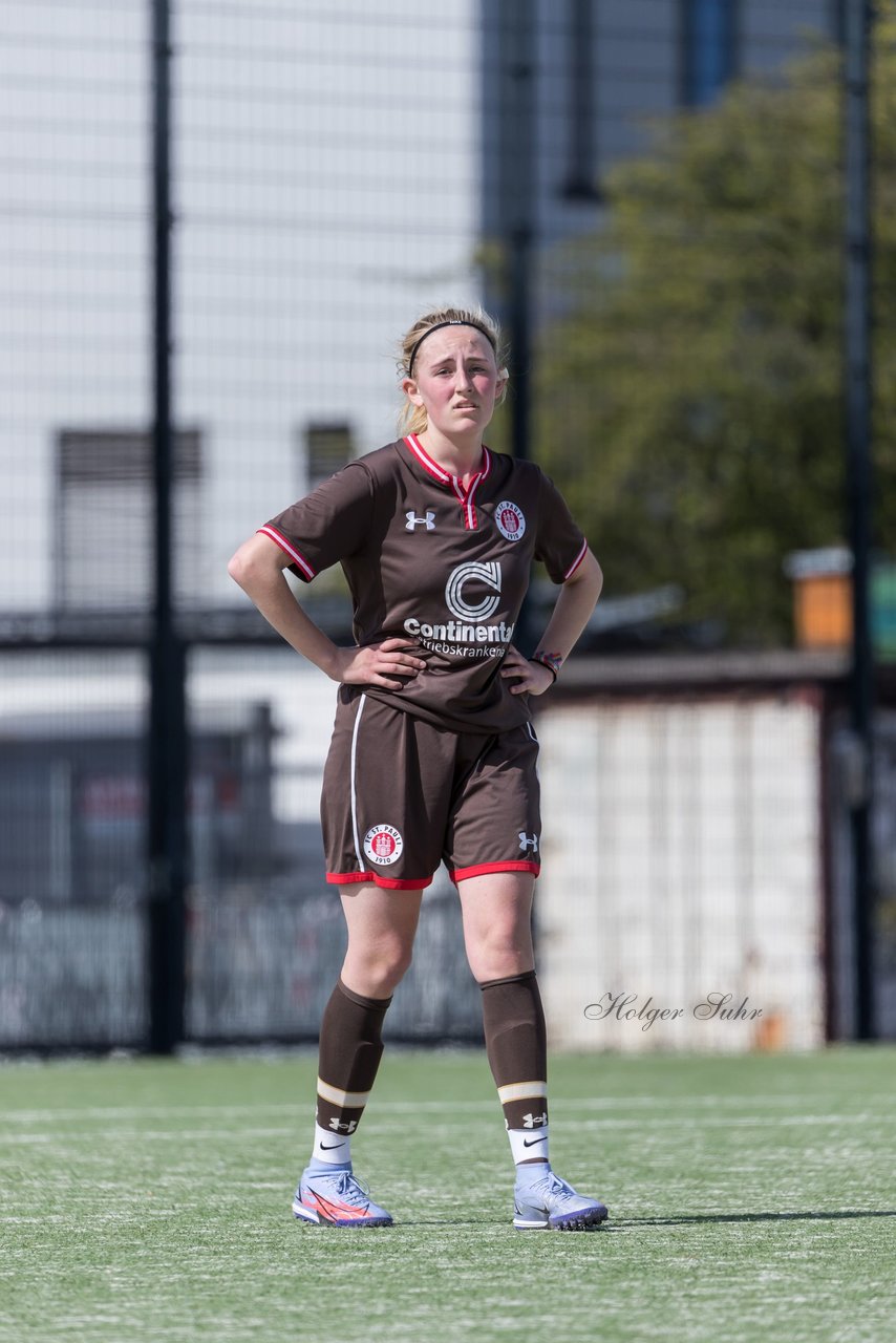 Bild 110 - wBJ St. Pauli - Walddoerfer : Ergebnis: 1:11